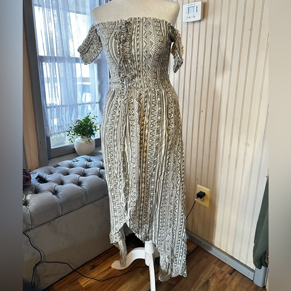 Salty Lemon Smocked Boho Maxi Dress Thyme Green Geo Print Size M NWT